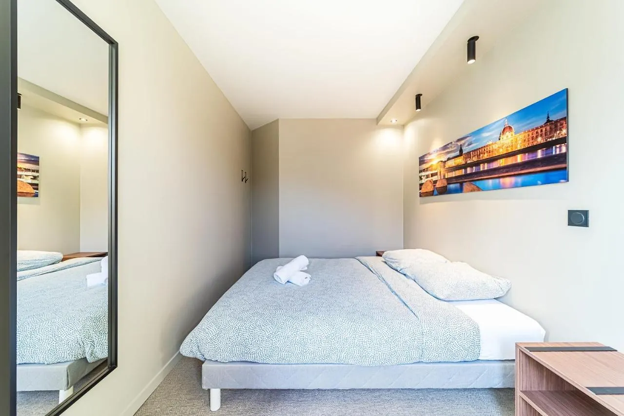 Escape In The Heart Of Lyon 4 People With Balcony Part-Dieu 0*,  Frankrijk
